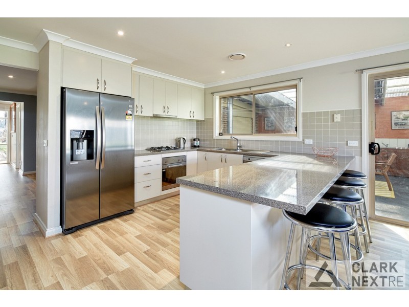 10 Clifford Drive, Drouin VIC 3818