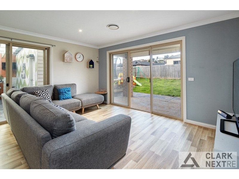 10 Clifford Drive, Drouin VIC 3818