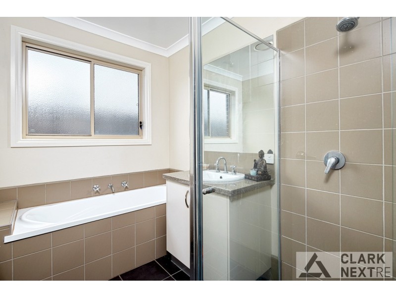 10 Clifford Drive, Drouin VIC 3818