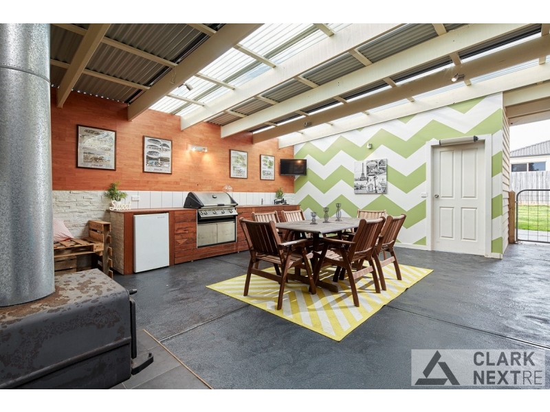 10 Clifford Drive, Drouin VIC 3818