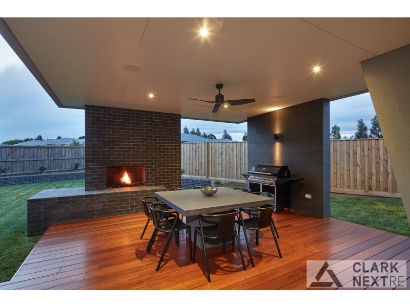 16 Chesterfield Avenue, Warragul VIC 3820