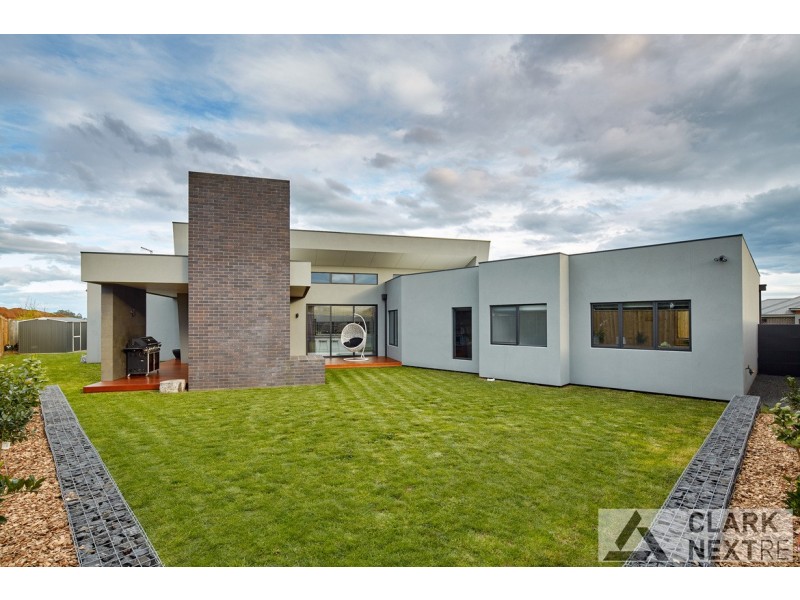 16 Chesterfield Avenue, Warragul VIC 3820