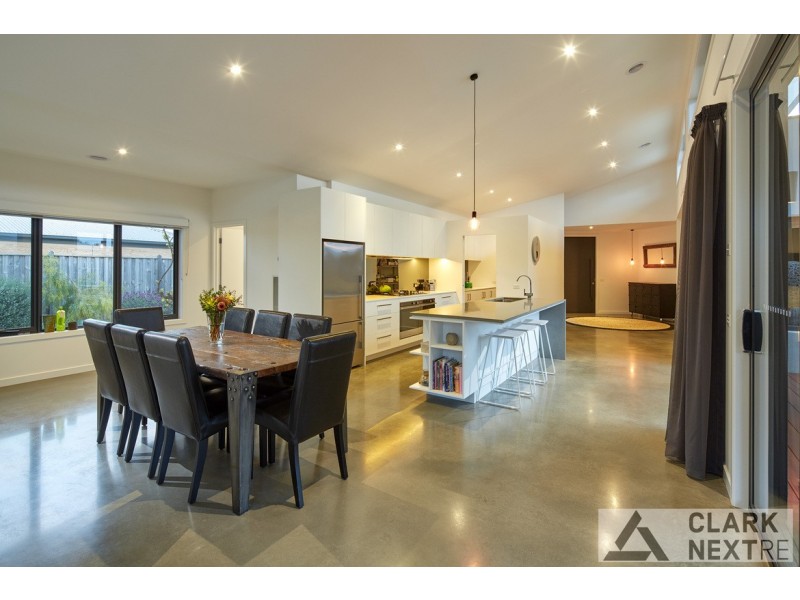 16 Chesterfield Avenue, Warragul VIC 3820