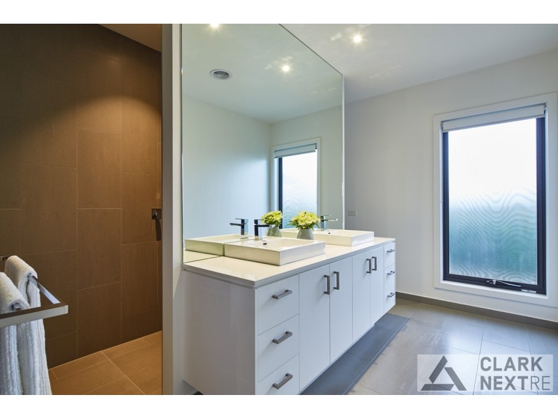 16 Chesterfield Avenue, Warragul VIC 3820