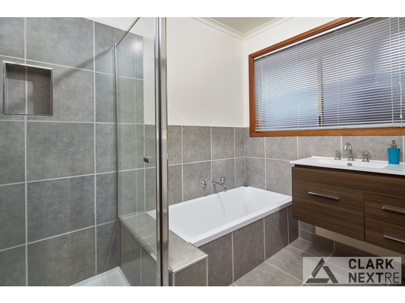 19 Hopetoun Road, Drouin VIC 3818