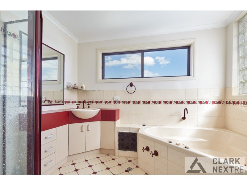 10 Lampard Road, Drouin VIC 3818