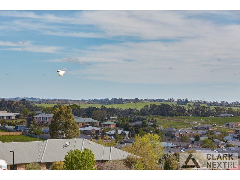 10 Lampard Road, Drouin VIC 3818
