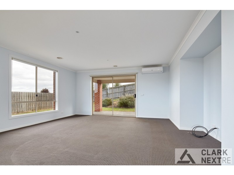 9 Wordsworth Court, Drouin VIC 3818