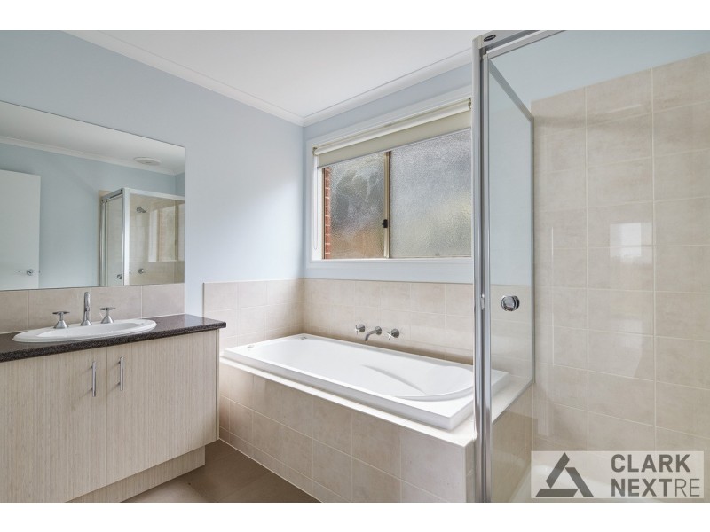 9 Wordsworth Court, Drouin VIC 3818