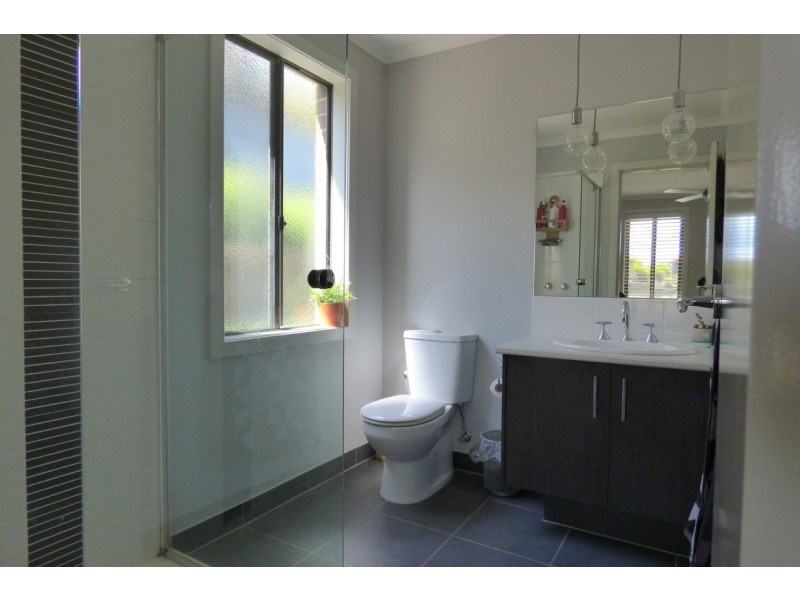 29 Hatfield Drive, Drouin VIC 3818