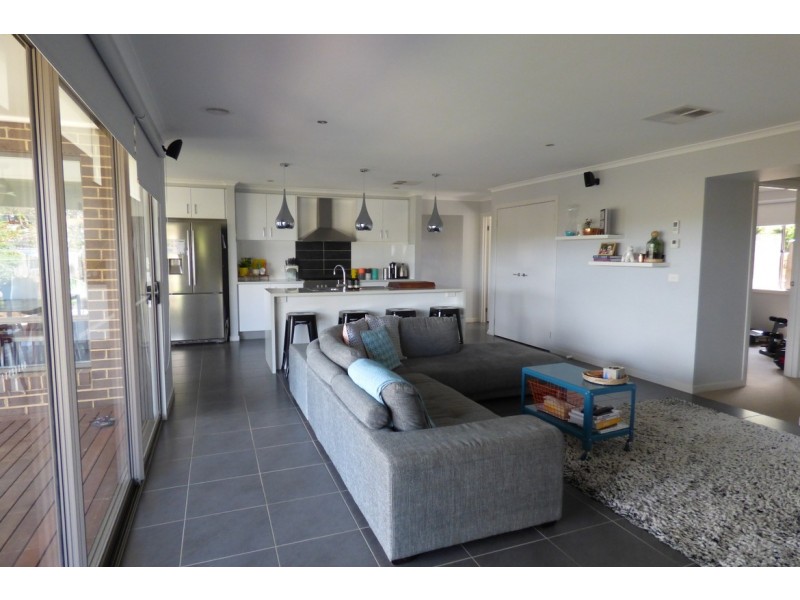 29 Hatfield Drive, Drouin VIC 3818