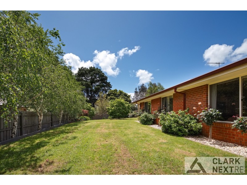 25 Davey Drive, Drouin VIC 3818