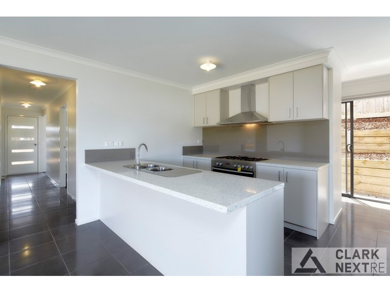 10 Ajax Street, Drouin VIC 3818