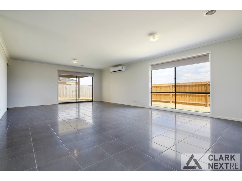 10 Ajax Street, Drouin VIC 3818