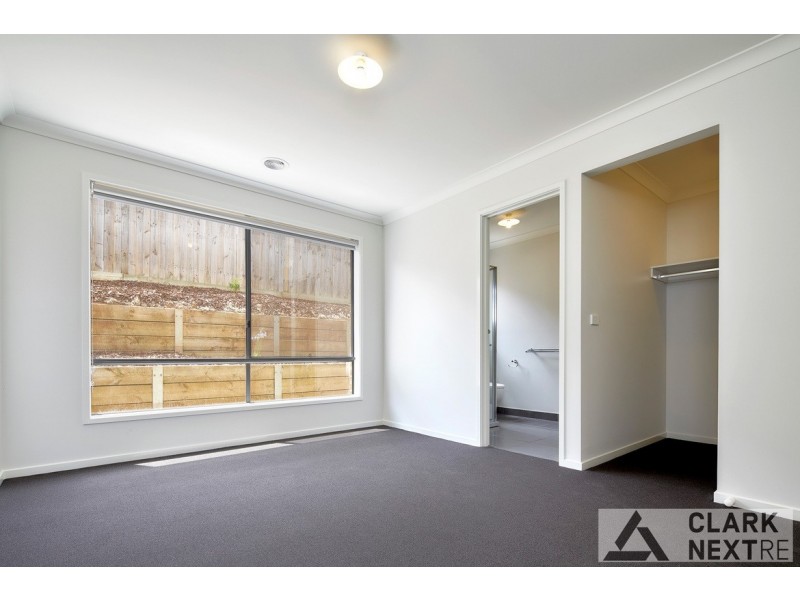 10 Ajax Street, Drouin VIC 3818