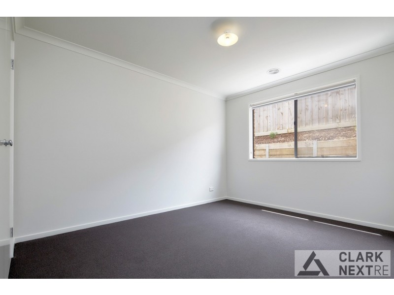 10 Ajax Street, Drouin VIC 3818