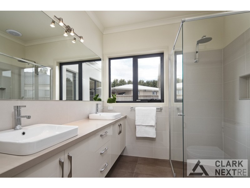 24 Kensington Drive, Warragul VIC 3820