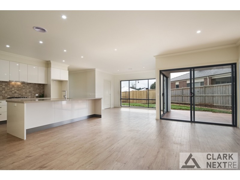 24 Kensington Drive, Warragul VIC 3820