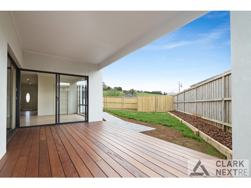 24 Kensington Drive, Warragul VIC 3820