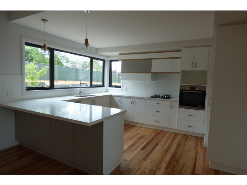 2/63 Main Neerim Road, Neerim South VIC 3831