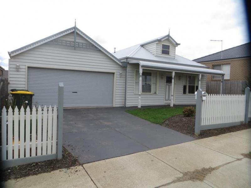 84 Cook Street, Drouin VIC 3818