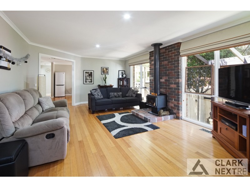 8 Andrew Court, Drouin VIC 3818