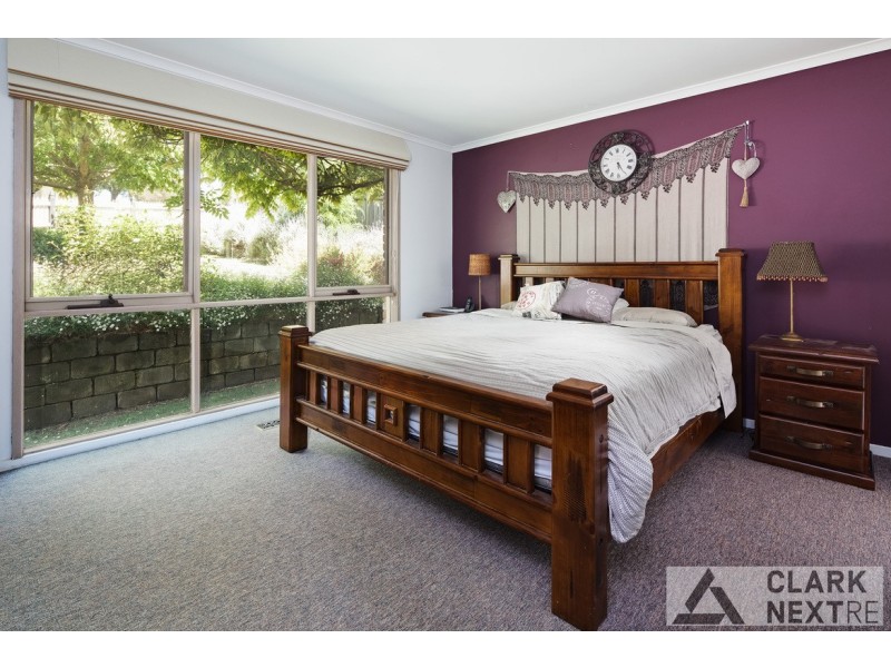 8 Andrew Court, Drouin VIC 3818