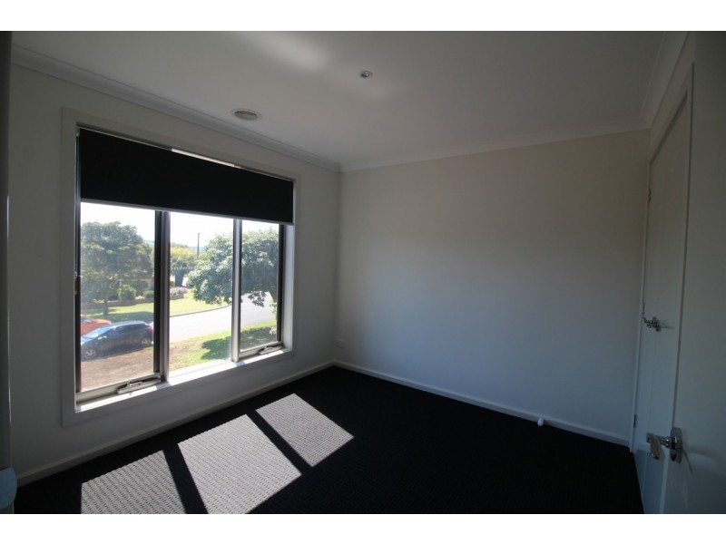 1/4 Hearn Street, Drouin VIC 3818