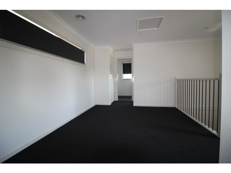 1/4 Hearn Street, Drouin VIC 3818