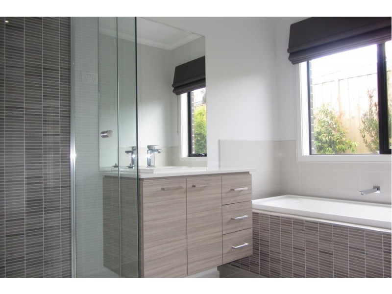 11 Silkwood Drive, Warragul VIC 3820