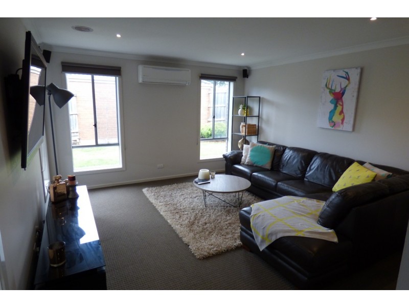 14 Harmon Drive, Drouin VIC 3818