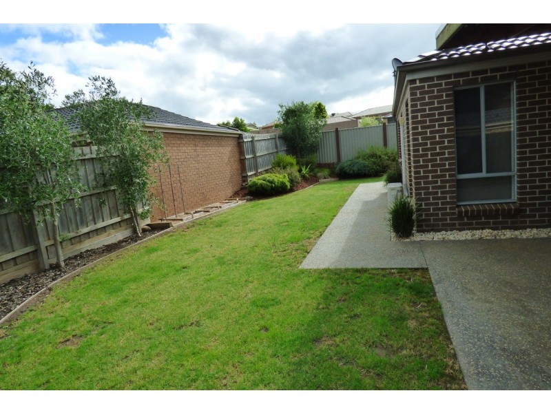 14 Harmon Drive, Drouin VIC 3818