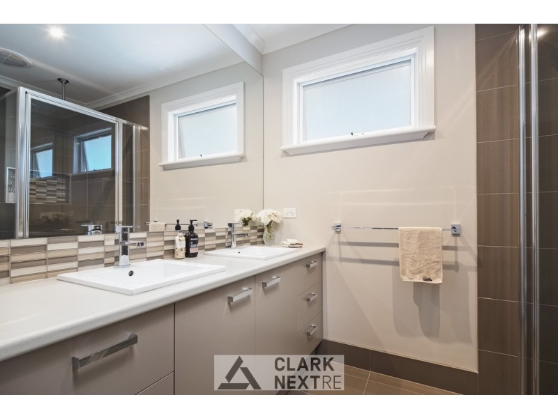 76 Railway Avenue, Garfield VIC 3814