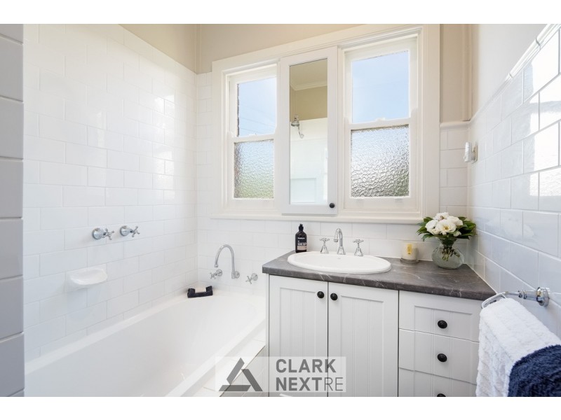 76 Railway Avenue, Garfield VIC 3814