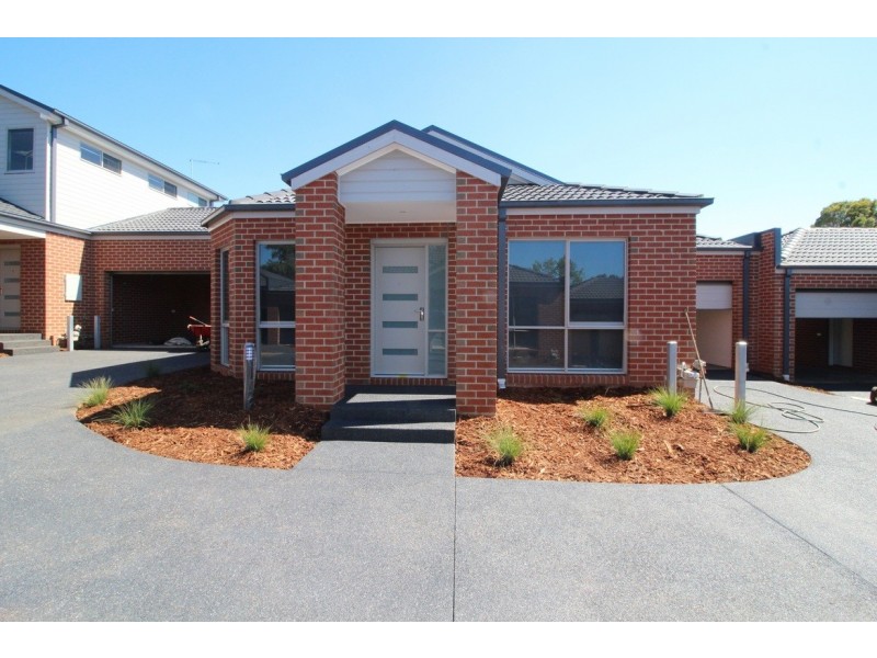 2/4 Hearn Street, Drouin VIC 3818