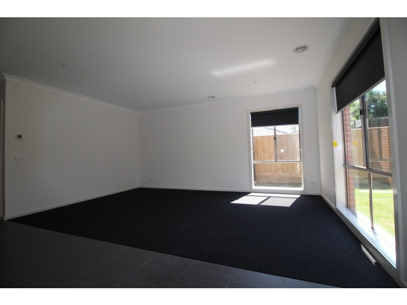 2/4 Hearn Street, Drouin VIC 3818