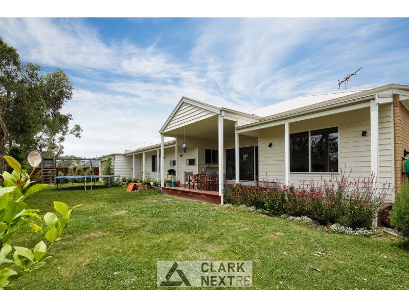 8 Folkstone Court, Drouin VIC 3818