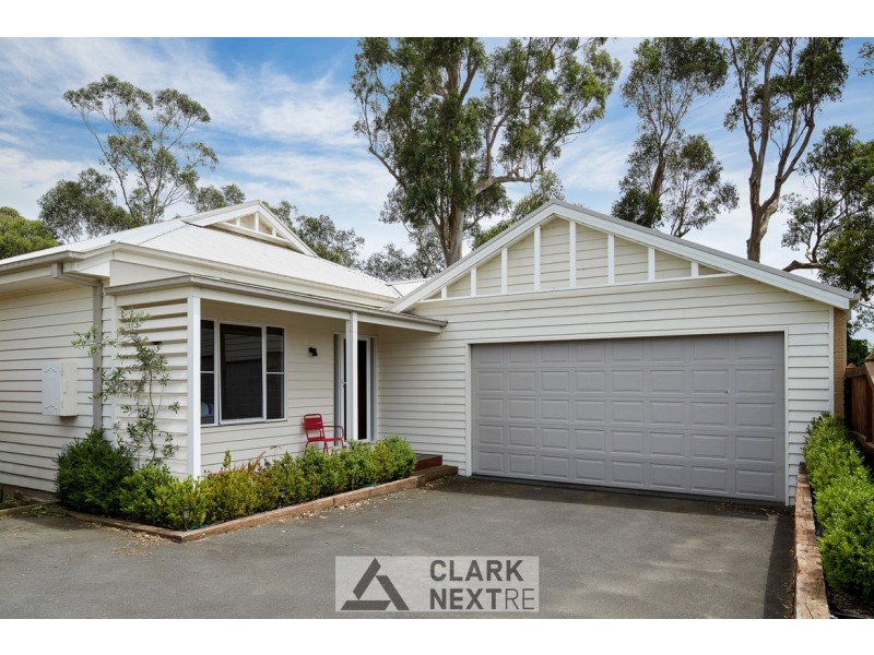 8 Folkstone Court, Drouin VIC 3818