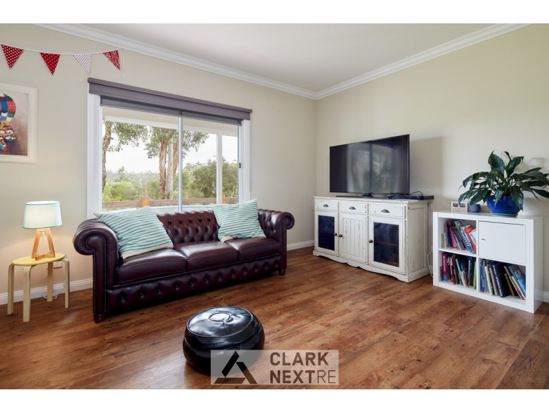 8 Folkstone Court, Drouin VIC 3818