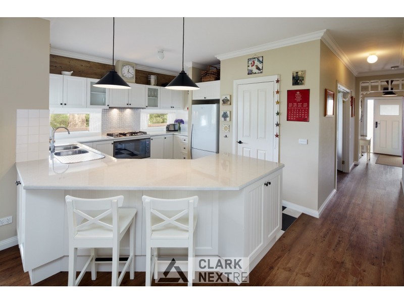 8 Folkstone Court, Drouin VIC 3818