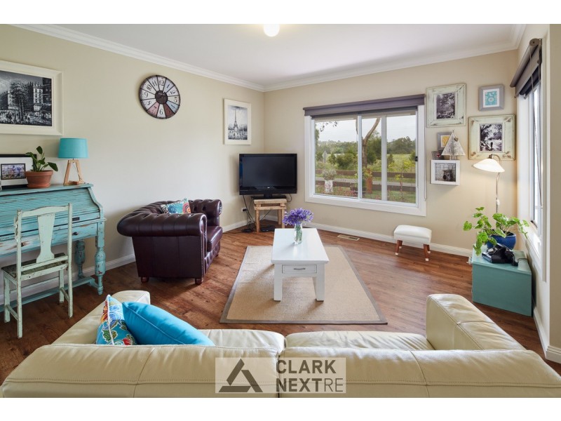 8 Folkstone Court, Drouin VIC 3818