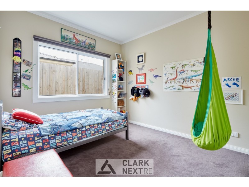 8 Folkstone Court, Drouin VIC 3818