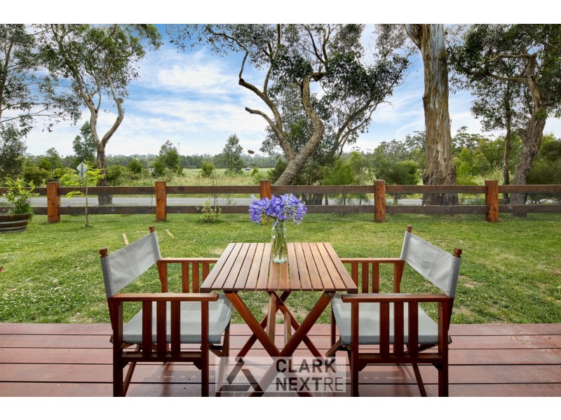 8 Folkstone Court, Drouin VIC 3818