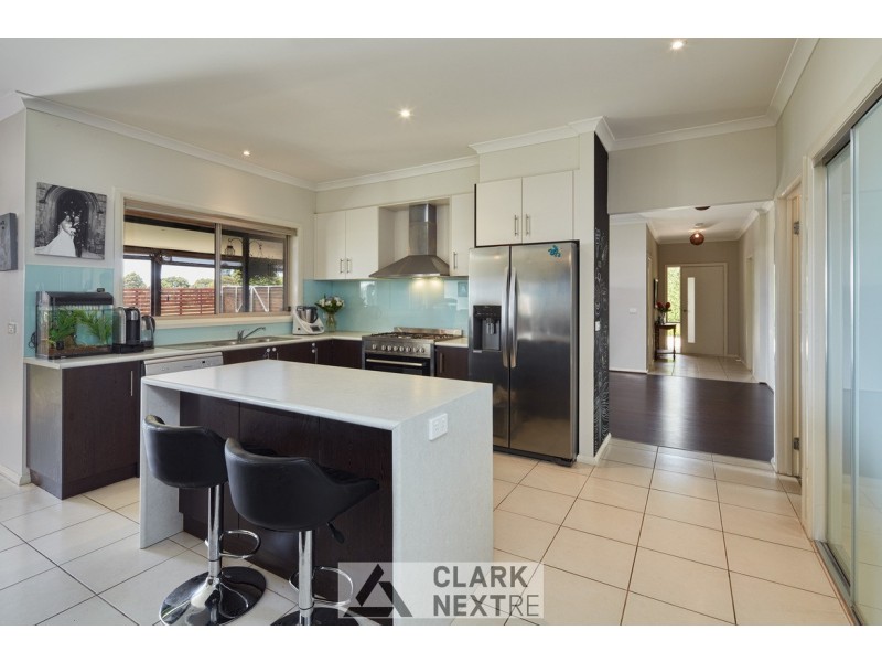 15 Norman Road, Drouin VIC 3818