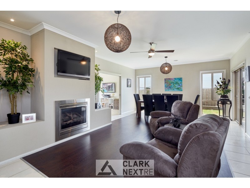 15 Norman Road, Drouin VIC 3818