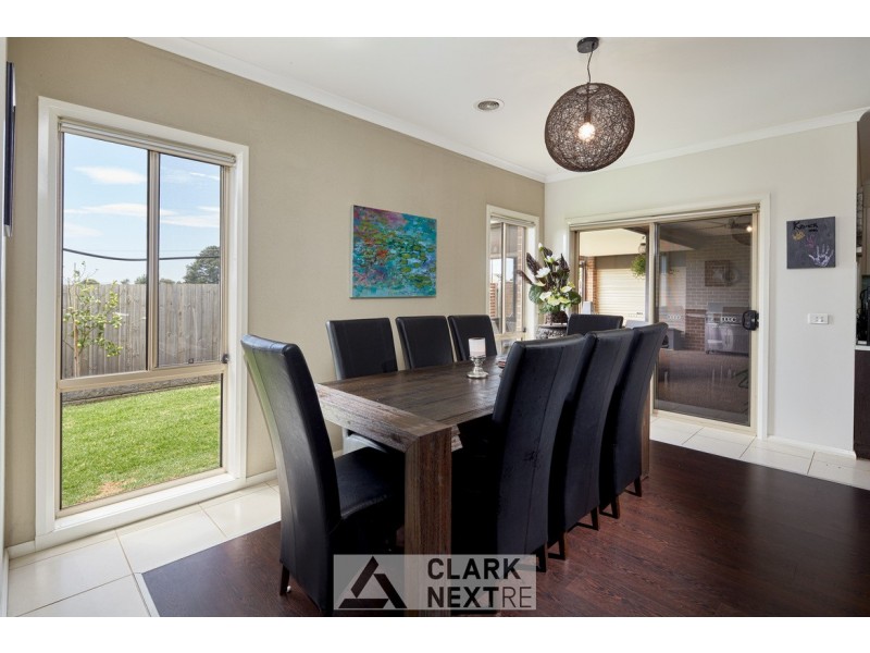 15 Norman Road, Drouin VIC 3818