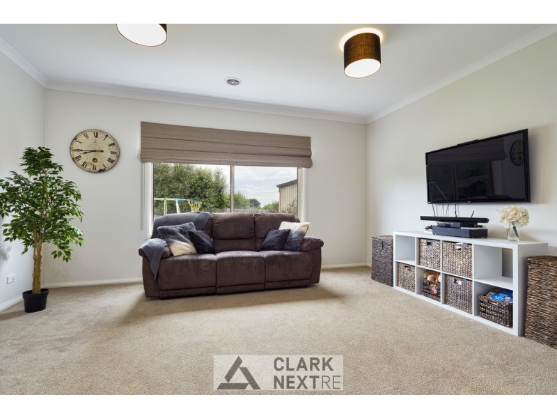 15 Norman Road, Drouin VIC 3818