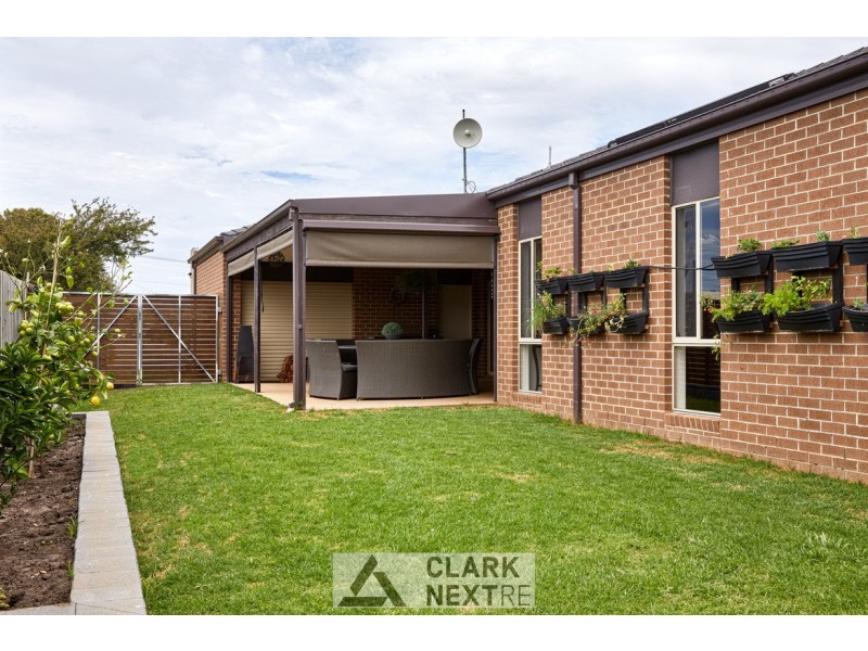 15 Norman Road, Drouin VIC 3818