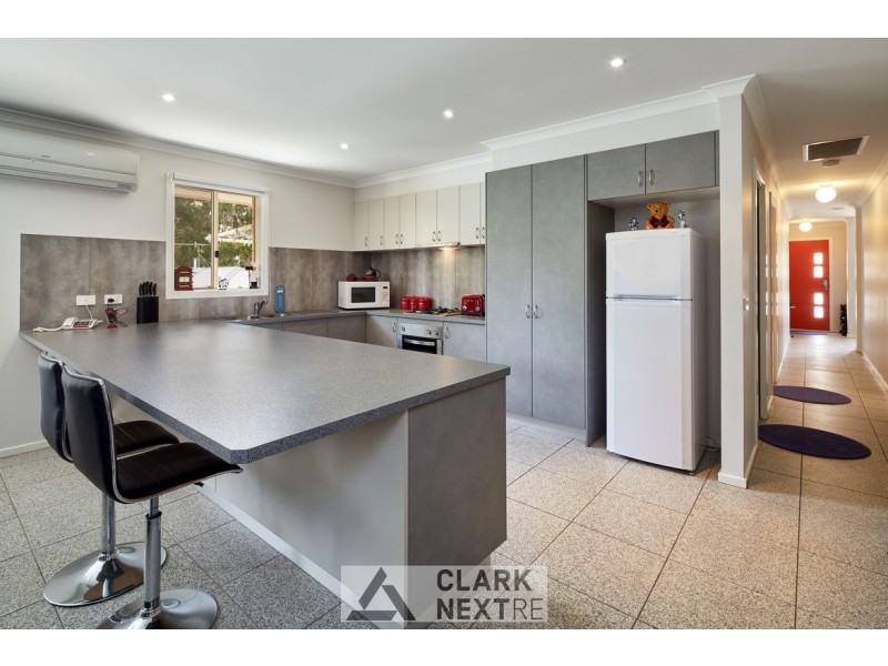 4 Lawson Road, Drouin VIC 3818