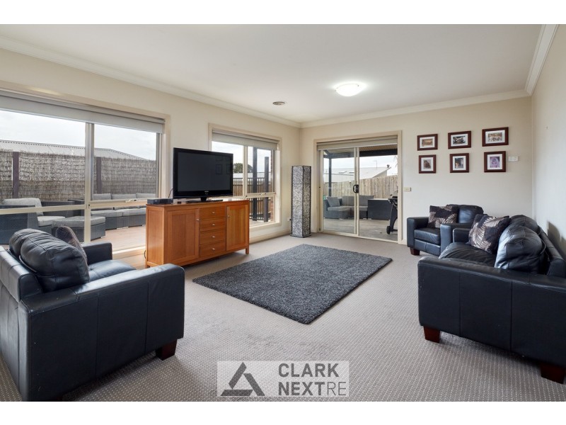 24 Willow Crescent, Warragul VIC 3820
